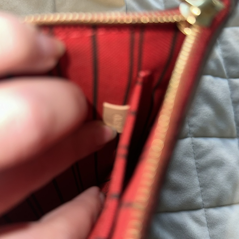 Louis Vuitton Neverfull Pochette - Picture 10 of 11